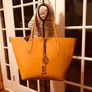 NWT- Bebe Tote with Wristlet